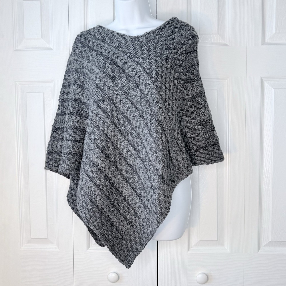 Missoni Poncho Size S Small Gray White Zig-Zag Woven Aran Merino Wool Knit Cape‎